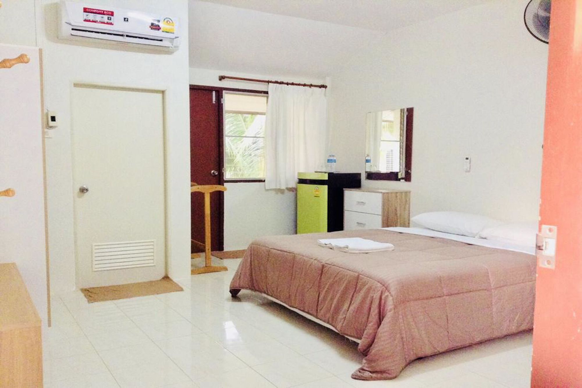 Wassana Sitdharma Guesthouse Trang Exteriör bild